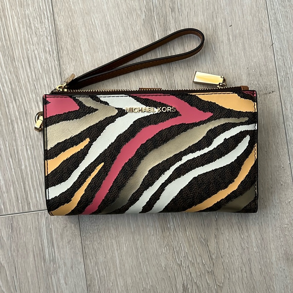 Beautiful Michael Kors Wallet/Wristlet.